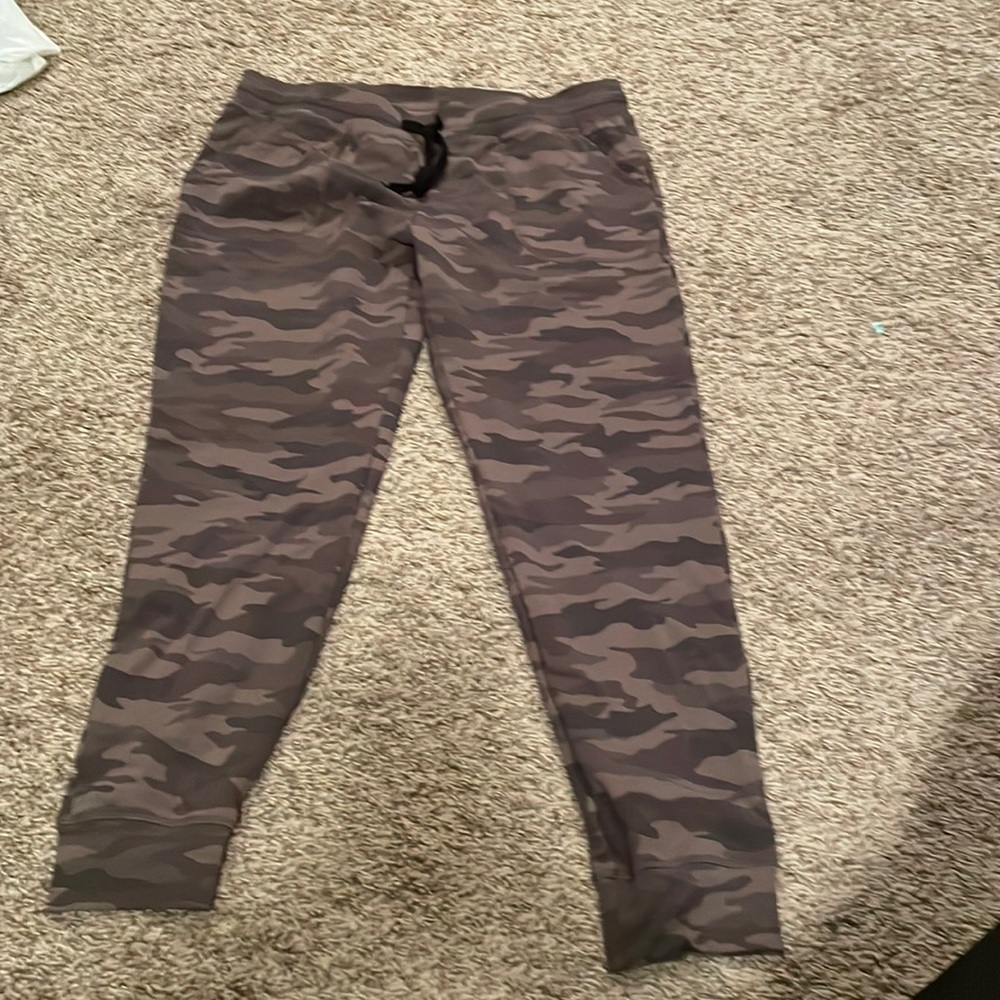 NWOT Zyia Camo joggers